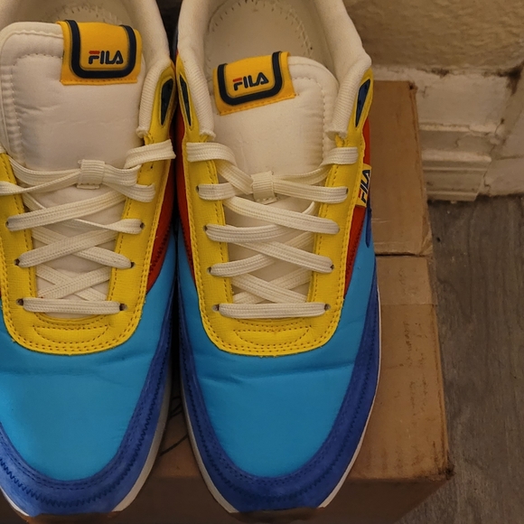 Fila - Picture 3 of 4